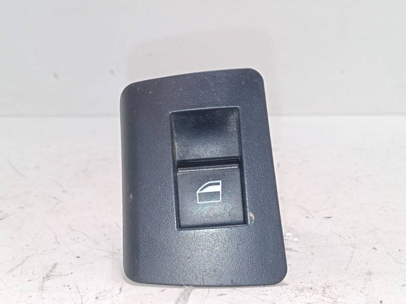 MANDO ELEVALUNAS TRASERO DERECHO 04023a15859801 