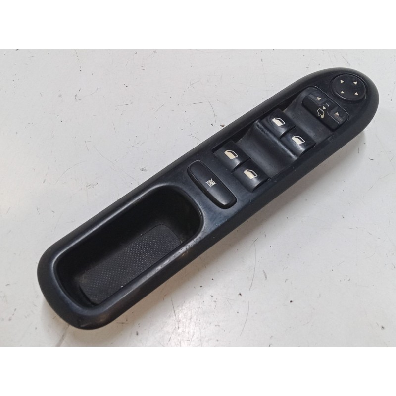 Recambio de mando elevalunas delantero izquierdo para peugeot 407 (6d_) 2.0 hdi 135 (6drhrh, 6drhre, 6drhrg, 6drhrj) referencia 