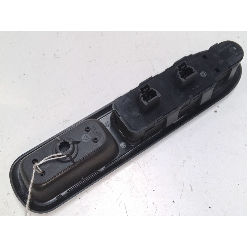 Recambio de mando elevalunas delantero izquierdo para peugeot 407 (6d_) 2.0 hdi 135 (6drhrh, 6drhre, 6drhrg, 6drhrj) referencia 