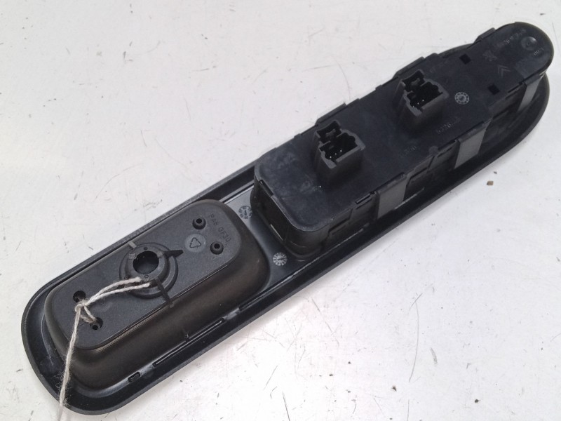 Recambio de mando elevalunas delantero izquierdo para peugeot 407 (6d_) 2.0 hdi 135 (6drhrh, 6drhre, 6drhrg, 6drhrj) referencia 