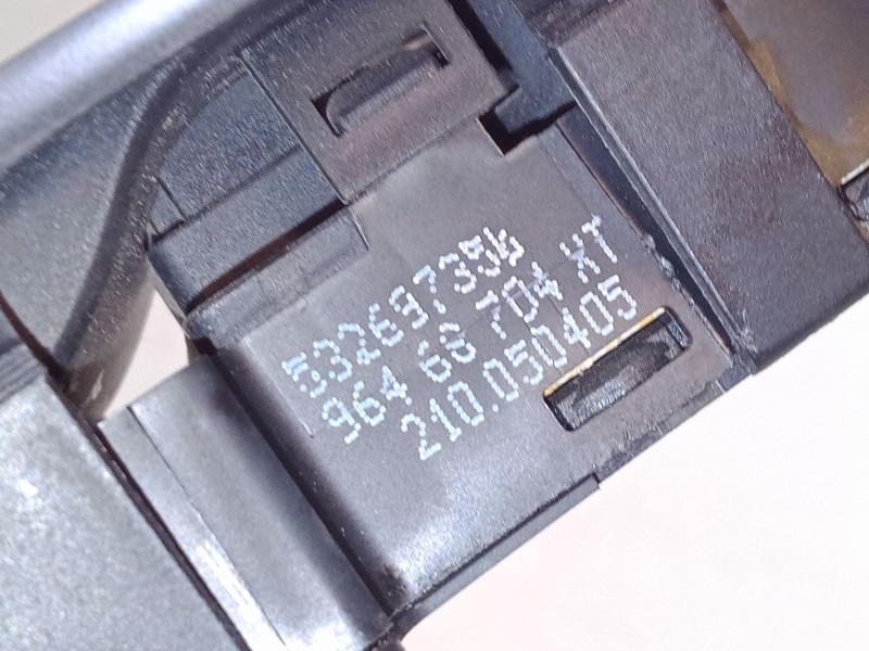 Recambio de mando elevalunas delantero izquierdo para peugeot 407 (6d_) 2.0 hdi 135 (6drhrh, 6drhre, 6drhrg, 6drhrj) referencia 