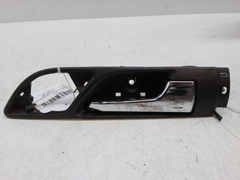 Recambio de maneta interior puerta delantera derecha para opel zafira b furgoneta/monovolumen (a05) 1.8 van (m75) referencia OEM