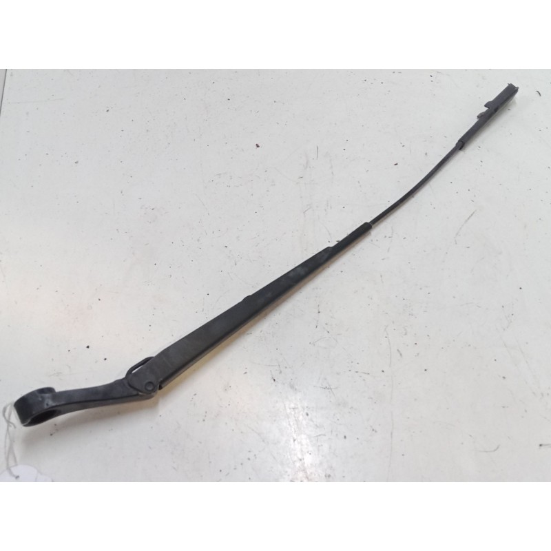 Recambio de brazo limpia delantero derecho para opel zafira b furgoneta/monovolumen (a05) 1.9 cdti van (m75) referencia OEM IAM 