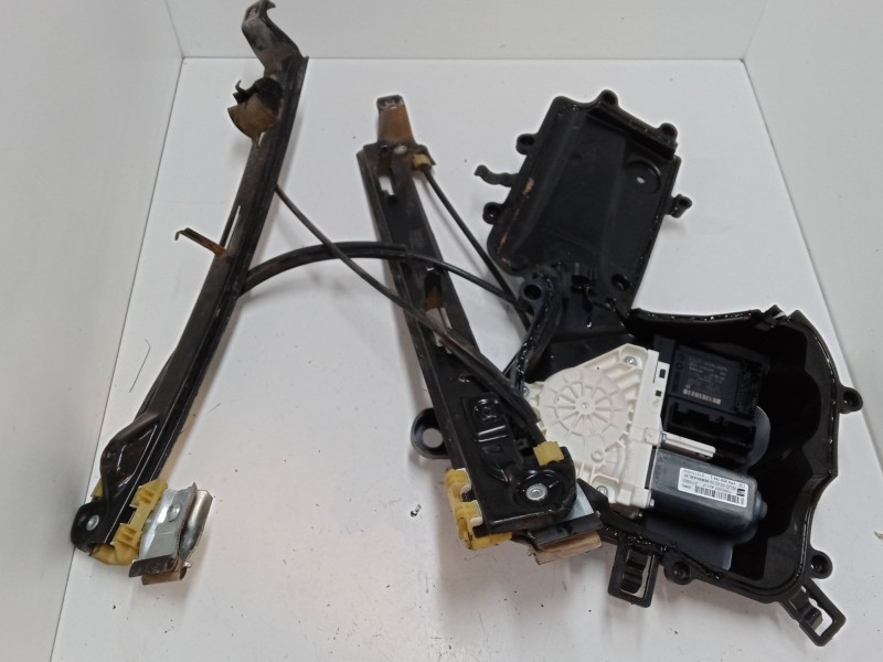 Recambio de elevalunas electrico delantero derecho para seat leon (1p1) 1.9 tdi referencia OEM IAM 1P0837401J 1K0 959 793 P 1T09