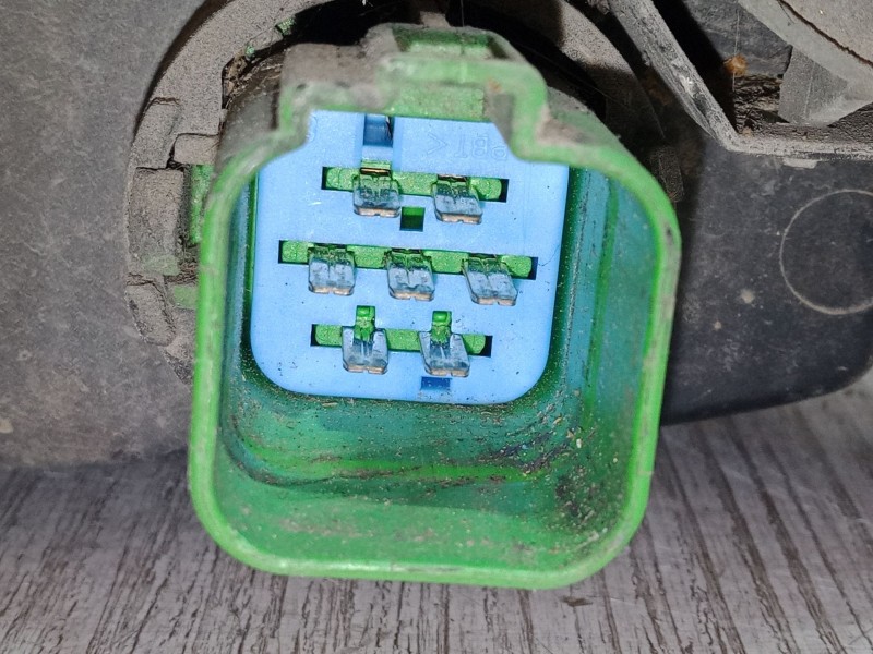 Recambio de faro derecho para ford fiesta iv (ja_, jb_) 1.3 i referencia OEM IAM   