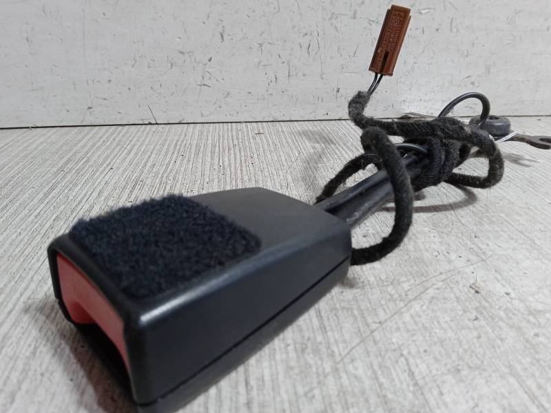 ANCLAJE CINTURON DELANTERO DERECHO 