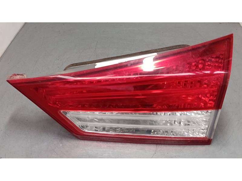 PILOTO TRASERO PORTON DERECHO 924041K0 