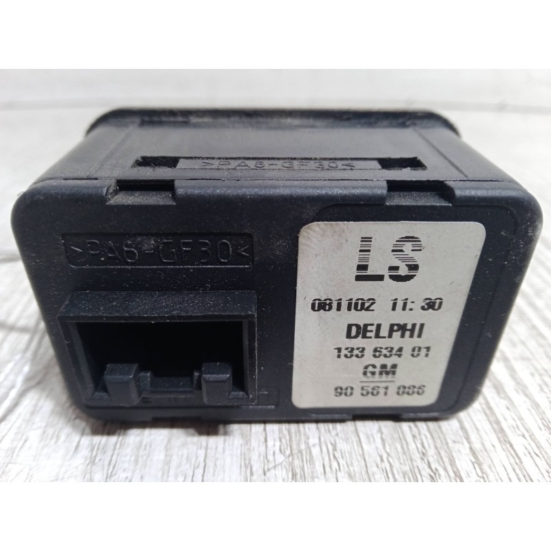 Recambio de mando elevalunas delantero izquierdo para opel zafira a monospace (t98) 2.0 dti 16v (f75) referencia OEM IAM 9056108