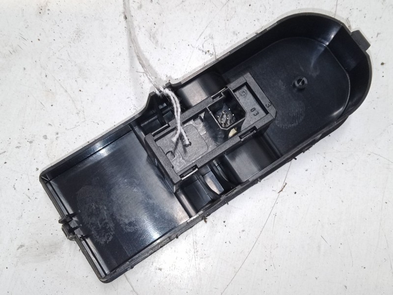 Recambio de mando elevalunas delantero derecho para opel zafira b furgoneta/monovolumen (a05) 1.9 cdti van (m75) referencia OEM 