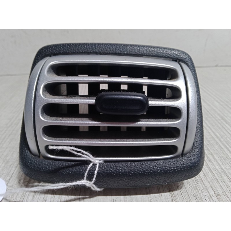 Recambio de aireador derecho para smart fortwo cabrio (451) 0.8 cdi (451.400) referencia OEM IAM A4518300154  
