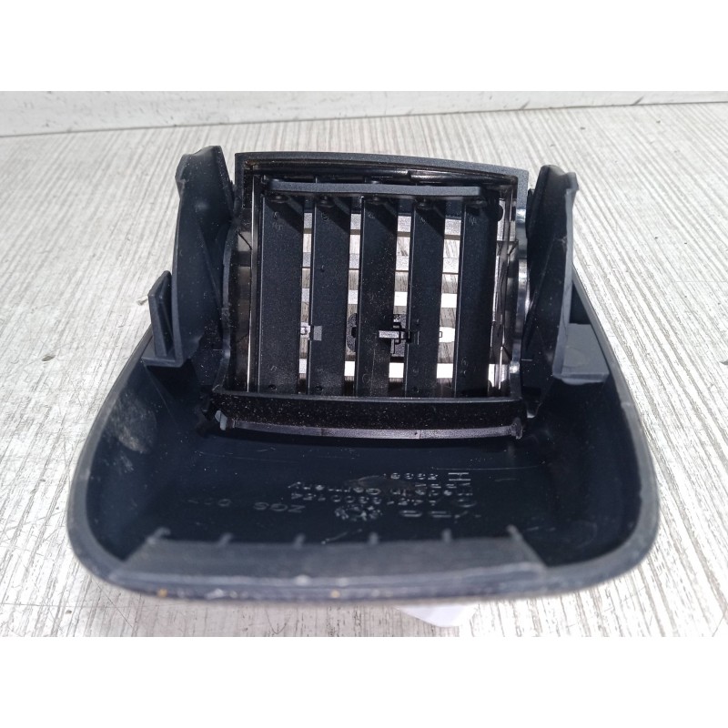 Recambio de aireador derecho para smart fortwo cabrio (451) 0.8 cdi (451.400) referencia OEM IAM A4518300154  
