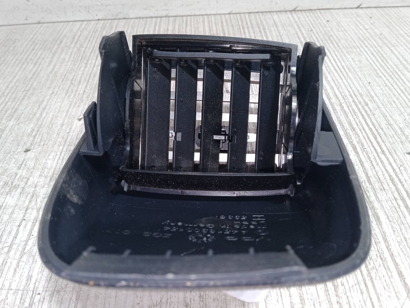 Recambio de aireador derecho para smart fortwo cabrio (451) 0.8 cdi (451.400) referencia OEM IAM A4518300154  
