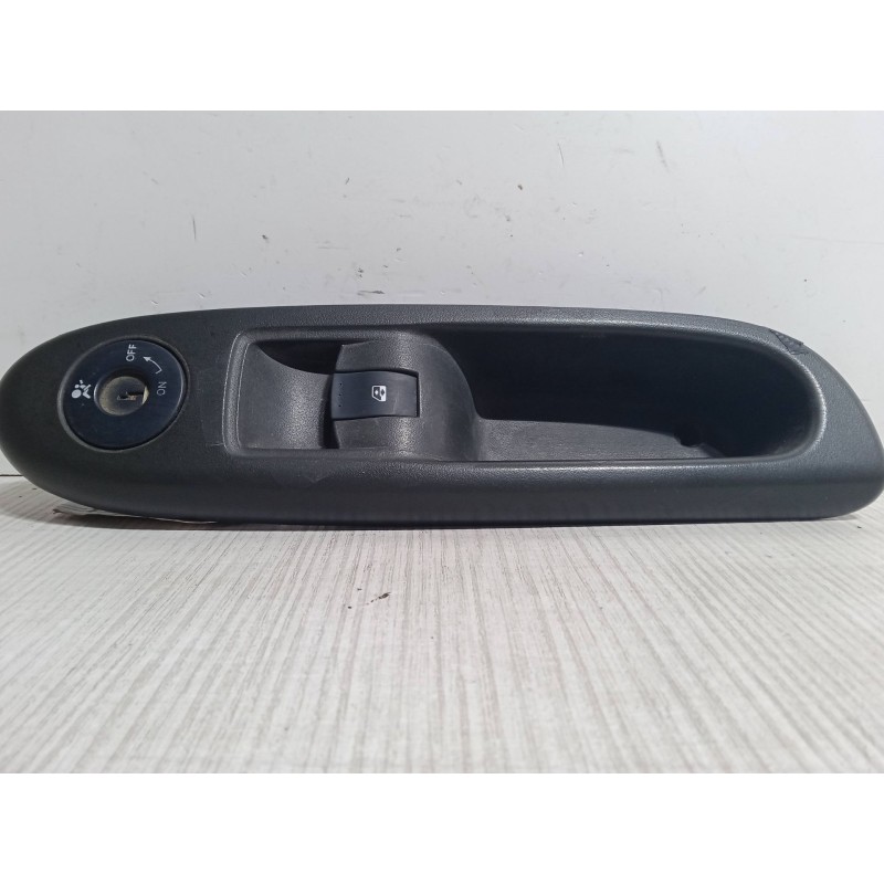 Recambio de mando elevalunas delantero derecho para renault clio ii (bb_, cb_) 2.0 16v sport referencia OEM IAM   