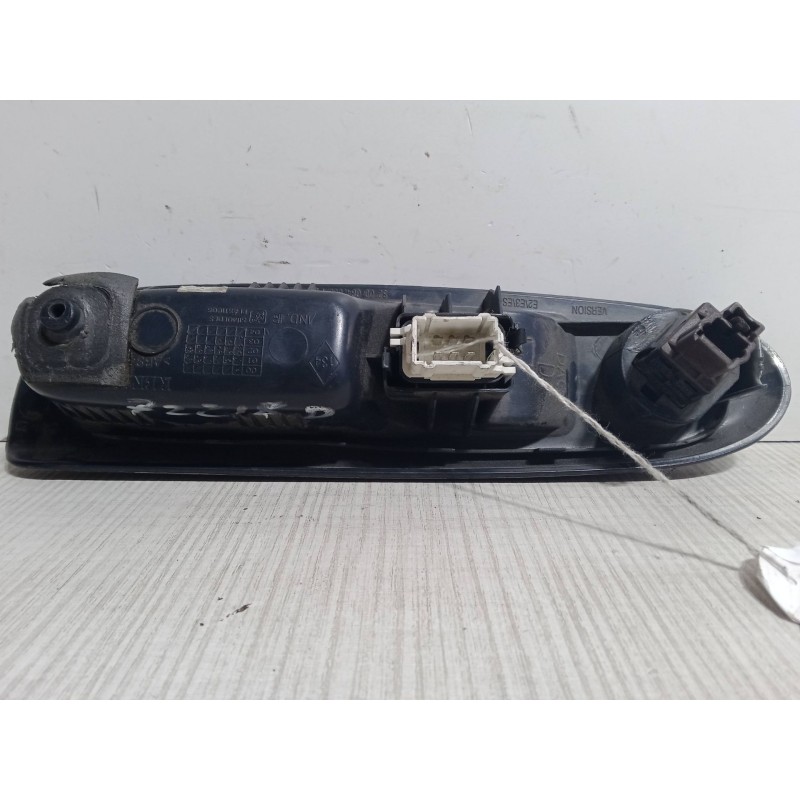 Recambio de mando elevalunas delantero derecho para renault clio ii (bb_, cb_) 2.0 16v sport referencia OEM IAM    Recambio de mando elevalunas delantero derecho para renault clio ii (bb_, cb_) 2.0 16v sport referencia OEM IAM