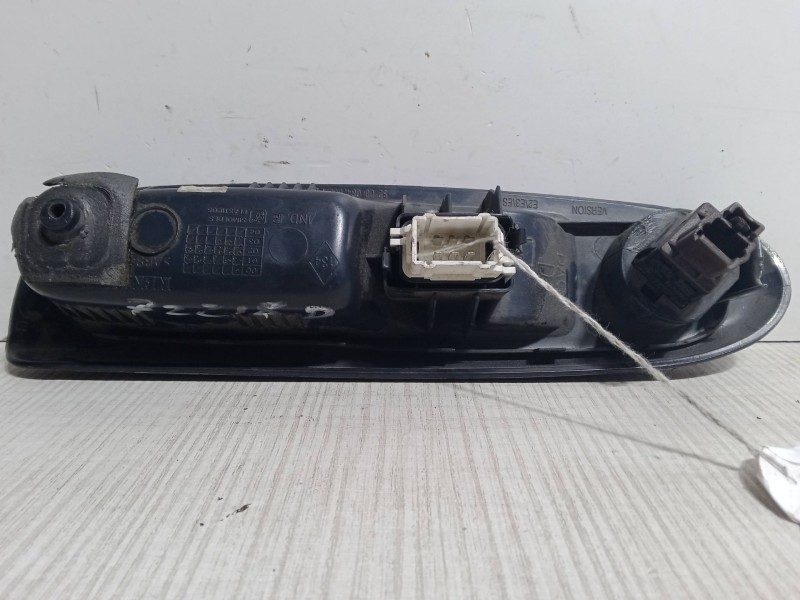 Recambio de mando elevalunas delantero derecho para renault clio ii (bb_, cb_) 2.0 16v sport referencia OEM IAM    Recambio de mando elevalunas delantero derecho para renault clio ii (bb_, cb_) 2.0 16v sport referencia OEM IAM