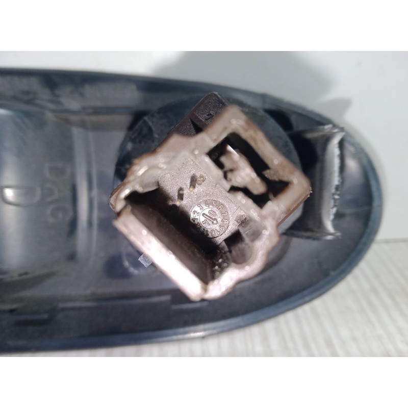 Recambio de mando elevalunas delantero derecho para renault clio ii (bb_, cb_) 2.0 16v sport referencia OEM IAM    Recambio de mando elevalunas delantero derecho para renault clio ii (bb_, cb_) 2.0 16v sport referencia OEM IAM