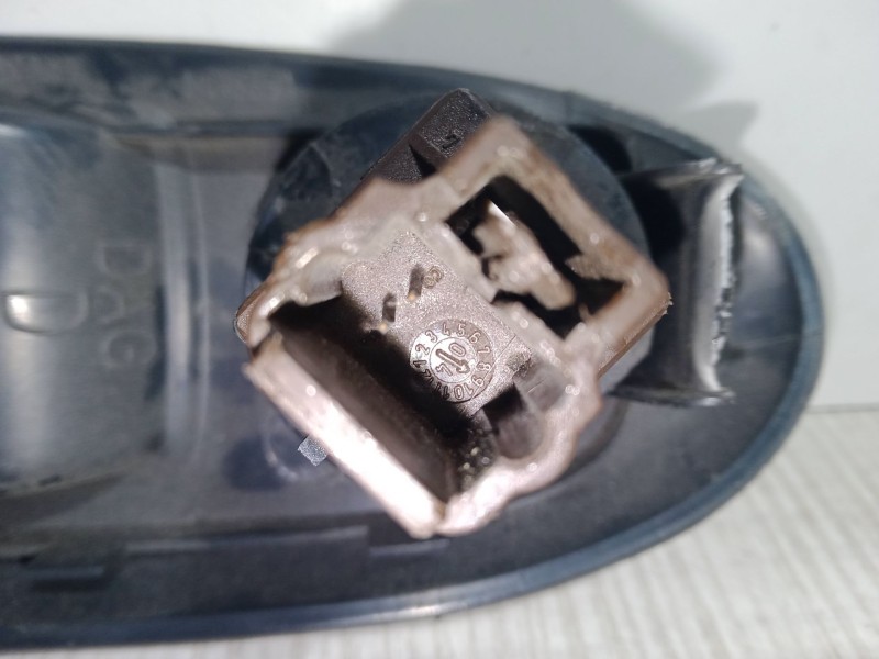 Recambio de mando elevalunas delantero derecho para renault clio ii (bb_, cb_) 2.0 16v sport referencia OEM IAM    Recambio de mando elevalunas delantero derecho para renault clio ii (bb_, cb_) 2.0 16v sport referencia OEM IAM