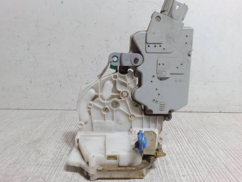 Recambio de cerradura puerta trasera derecha para nissan primera hatchback (p11) 2.0 td referencia OEM IAM   