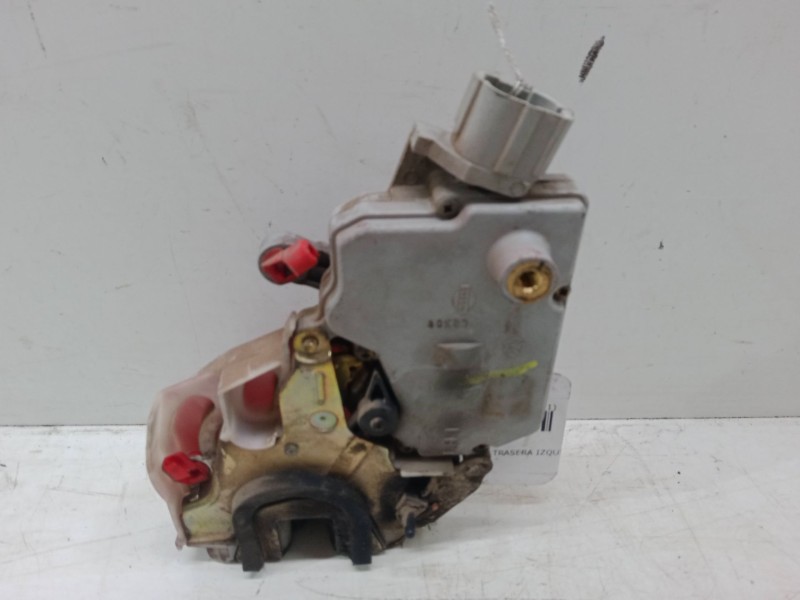 Recambio de cerradura puerta trasera izquierda para nissan primera hatchback (p11) 2.0 td referencia OEM IAM   