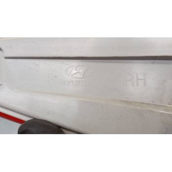 PILOTO TRASERO DERECHO 924022Y500 