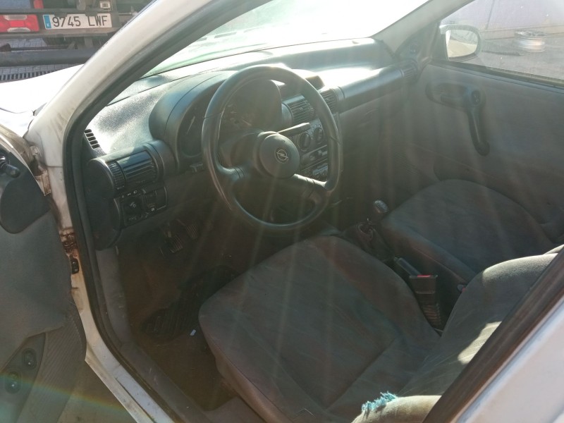 opel corsa a hatchback (s83) del año 1993