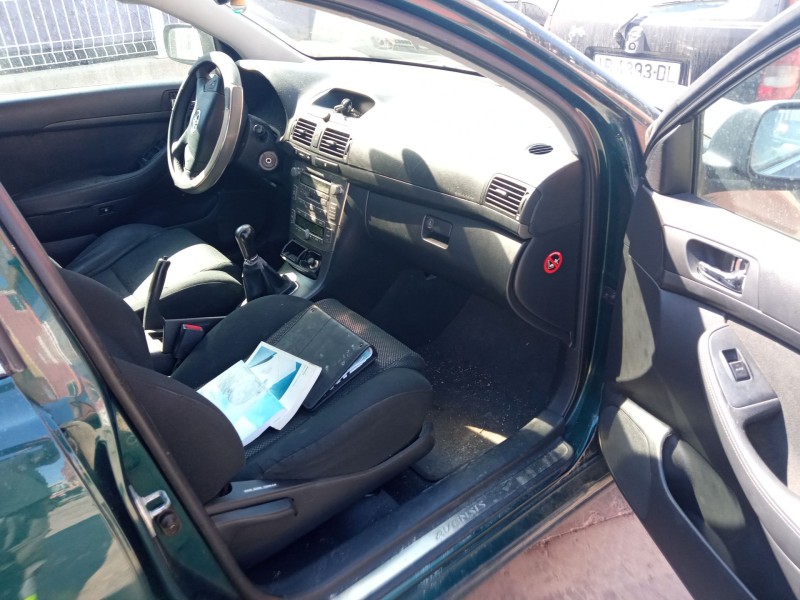 toyota avensis sedán (_t25_) del año 2005