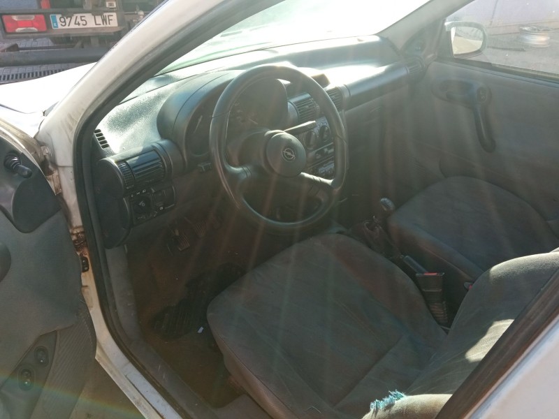 opel corsa a hatchback (s83) del año 1993