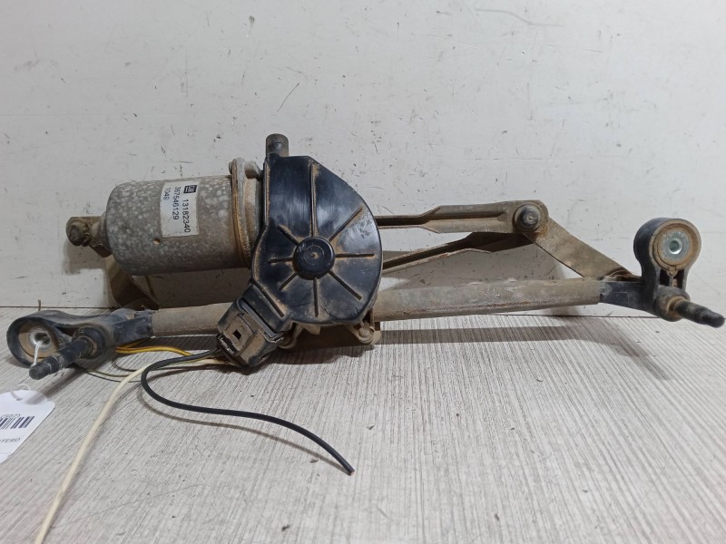 Recambio de motor limpia delantero para opel corsa d (s07) 1.2 (l08, l68) referencia OEM IAM 13182340  