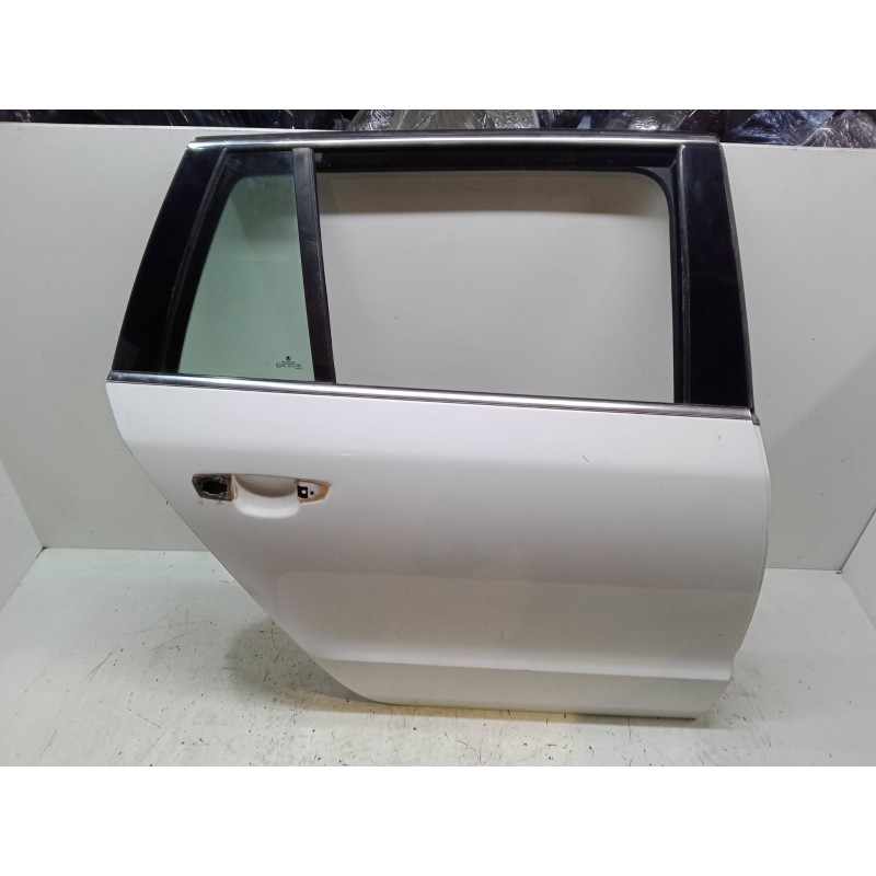 Recambio de puerta trasera derecha para skoda superb ii station wagon (3t5) 2.0 tdi 16v referencia OEM IAM   