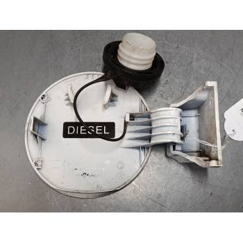 TAPA EXTERIOR COMBUSTIBLE 695102Y000 
