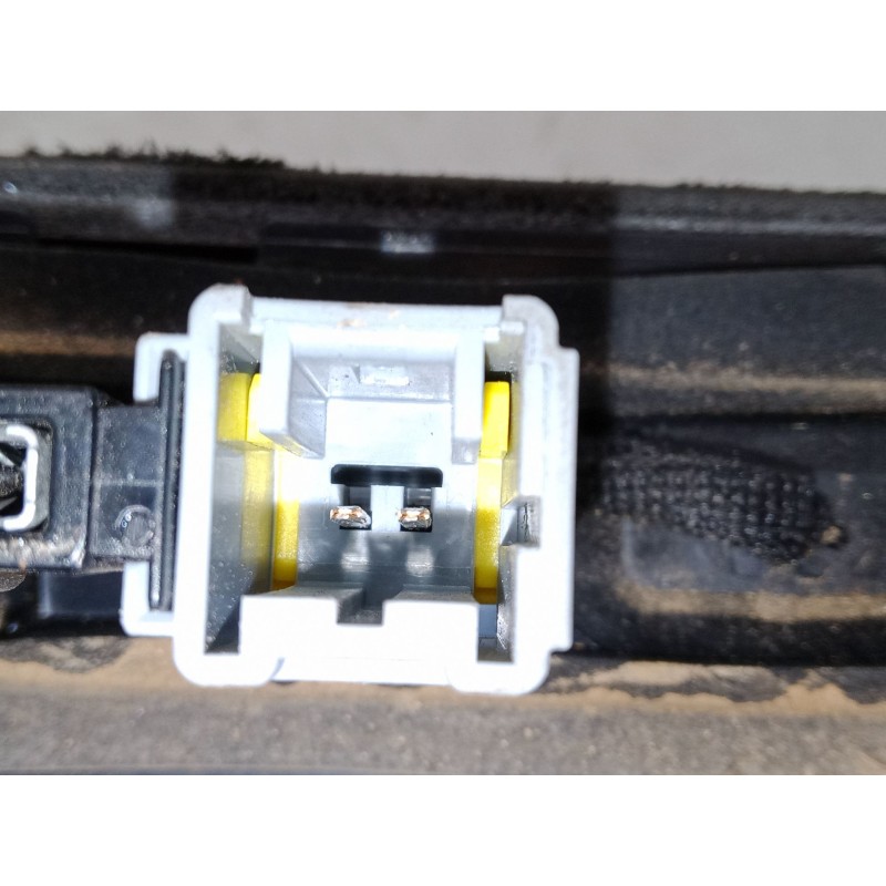 Recambio de aleron trasero para opel corsa f (p2jo) 1.2 (68) referencia OEM IAM 9829272980  