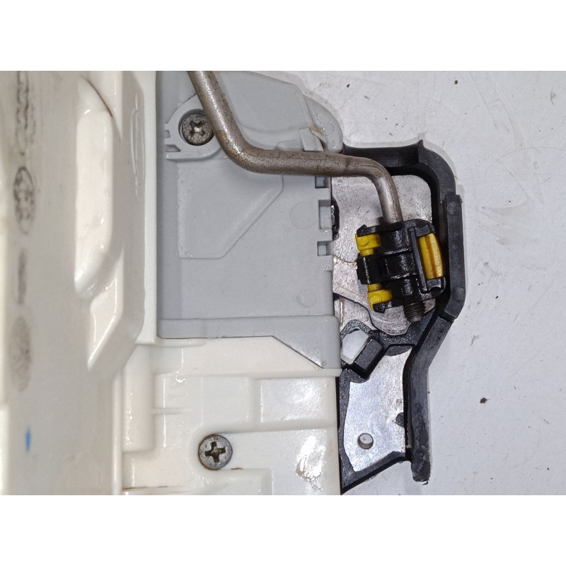 Recambio de cerradura puerta delantera izquierda para audi a3 sportback (8pa) 2.0 tdi 16v quattro referencia OEM IAM   