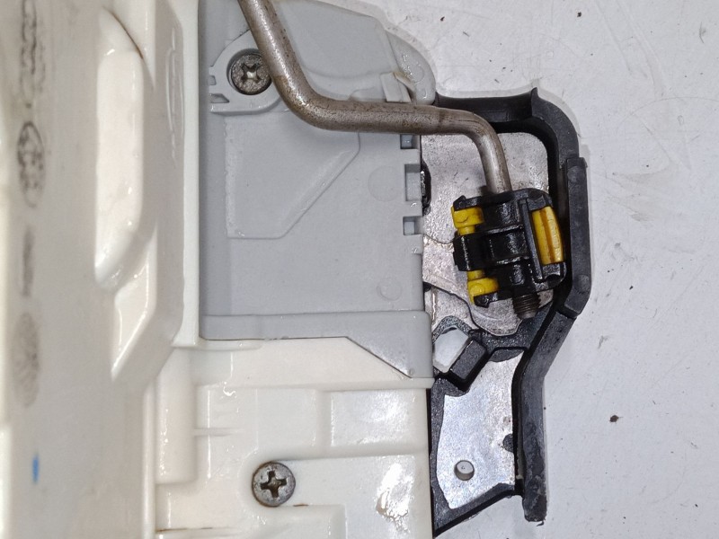 Recambio de cerradura puerta delantera izquierda para audi a3 sportback (8pa) 2.0 tdi 16v quattro referencia OEM IAM   
