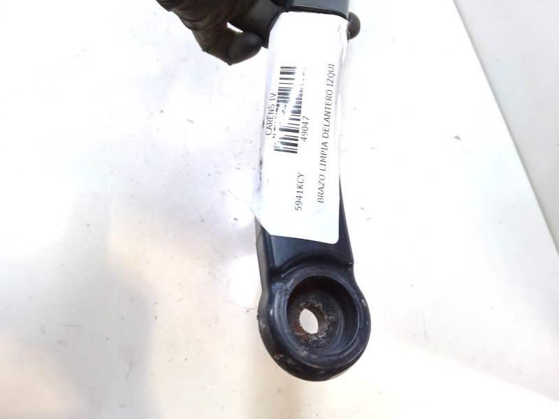 Recambio de brazo limpia delantero izquierdo para kia carens iv 1.7 crdi referencia OEM IAM   