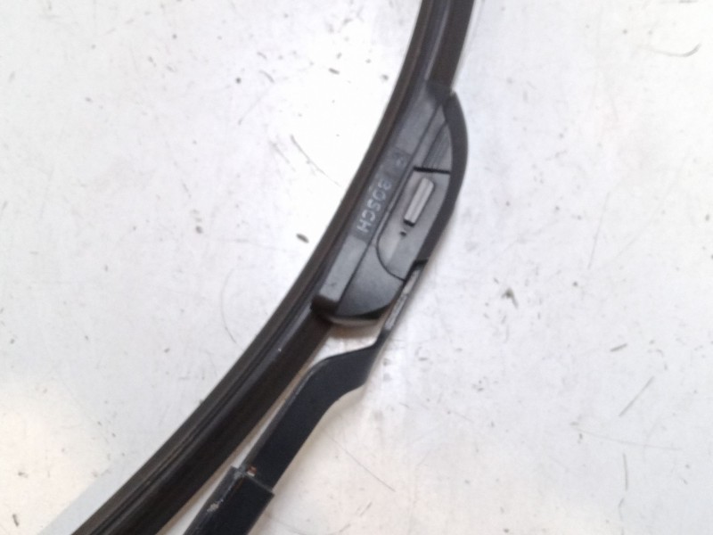 Recambio de brazo limpia delantero izquierdo para kia carens iv 1.7 crdi referencia OEM IAM   