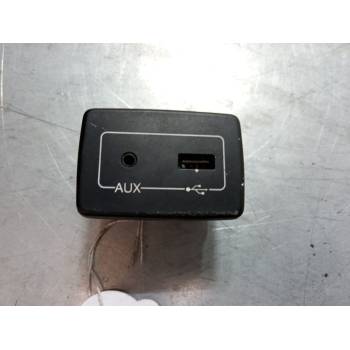 CONECTOR USB / AUX 