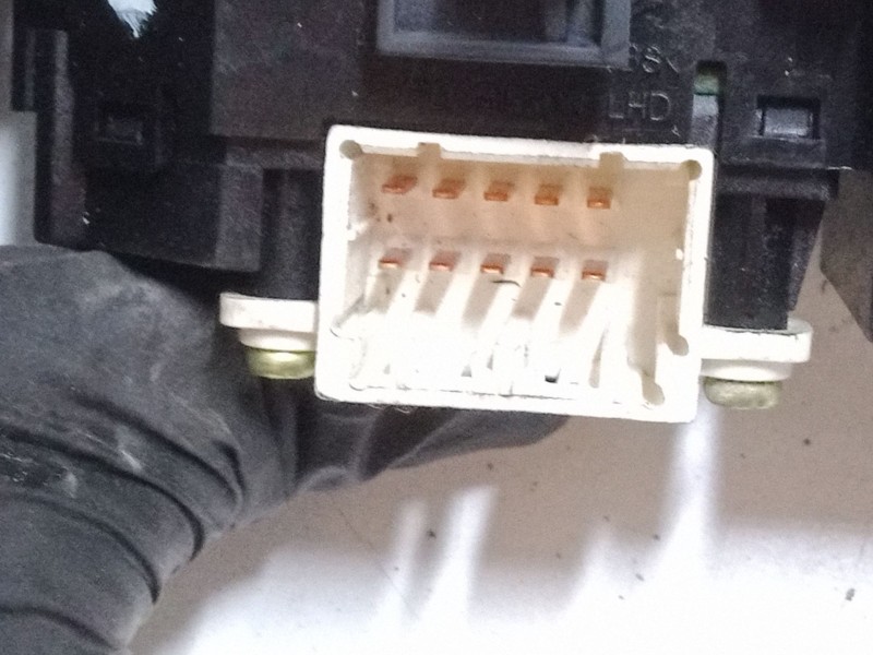 Recambio de mando elevalunas delantero izquierdo para hyundai i30 (fd) 1.6 crdi referencia OEM IAM 935702L010  