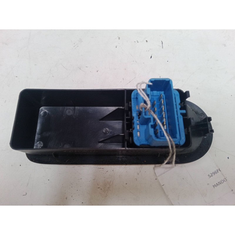 Recambio de mando elevalunas delantero izquierdo para renault megane ii (bm0/1_, cm0/1_) 1.4 16v (bm0b, cm0b) referencia OEM IAM