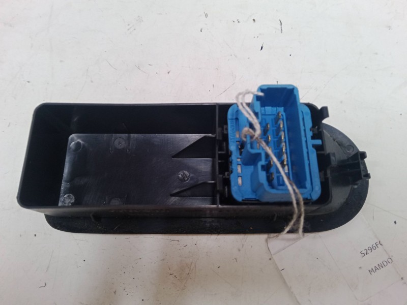 Recambio de mando elevalunas delantero izquierdo para renault megane ii (bm0/1_, cm0/1_) 1.4 16v (bm0b, cm0b) referencia OEM IAM