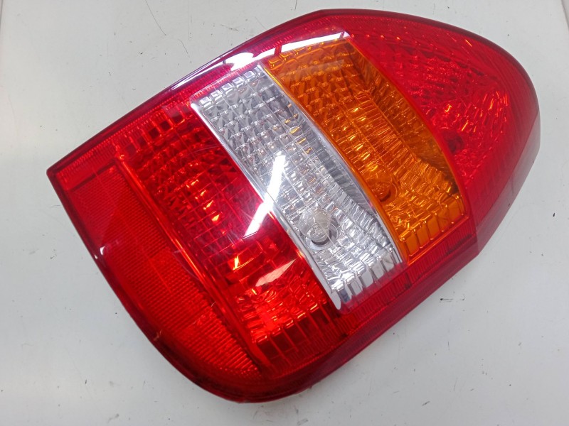 Recambio de piloto trasero derecho para opel zafira a monospace (t98) 2.0 dti 16v (f75) referencia OEM IAM   