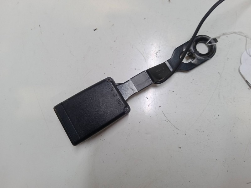 Recambio de anclaje cinturon delantero derecho para peugeot 208 i (ca_, cc_) 1.4 hdi referencia OEM IAM   