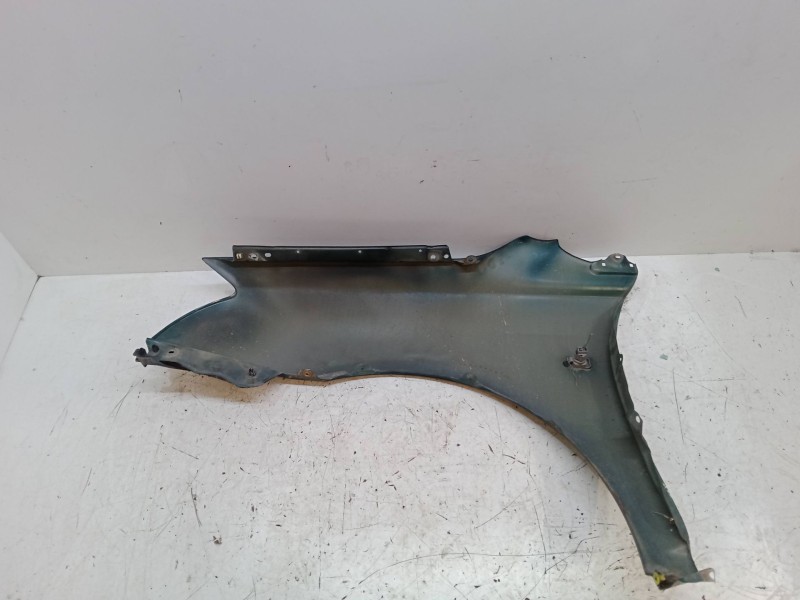 Recambio de aleta delantera derecha para toyota avensis sedán (_t25_) 2.0 (azt250_) referencia OEM IAM   