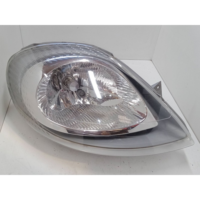 Recambio de faro derecho para renault trafic ii furgoneta (fl) 1.9 dci 80 (fl0b) referencia OEM IAM 7700311372  