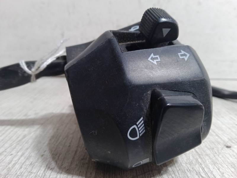 Recambio de piña luces izquierda para hyosung gv gv 650i referencia OEM IAM   