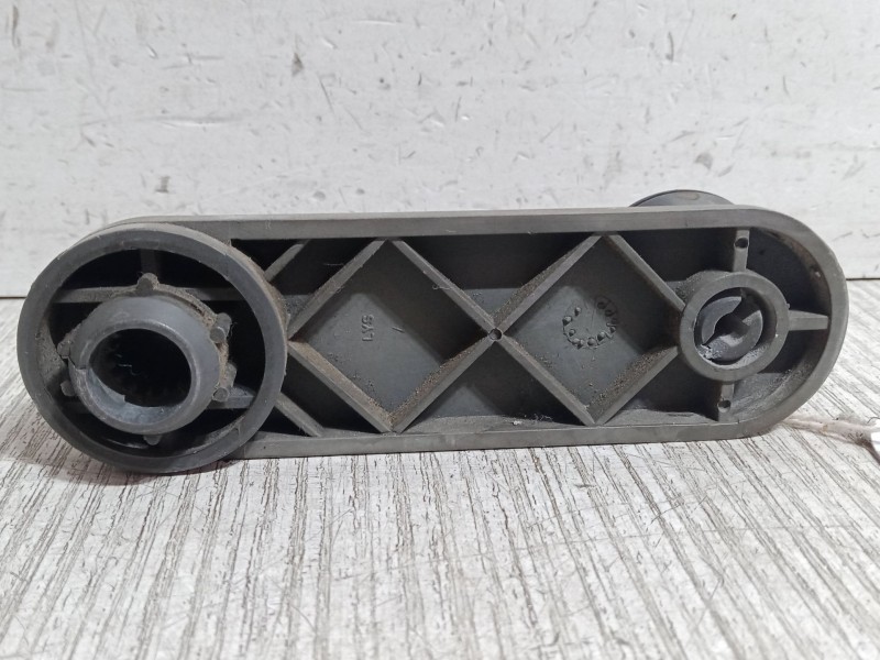 Recambio de maneta elevalunas puerta delantera derecha para iveco 120e18 eurocargo referencia OEM IAM   