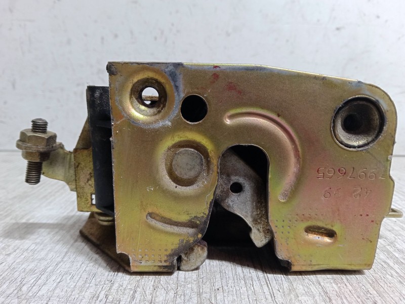 Recambio de cerradura puerta delantera izquierda para daf fa 1000 referencia OEM IAM   