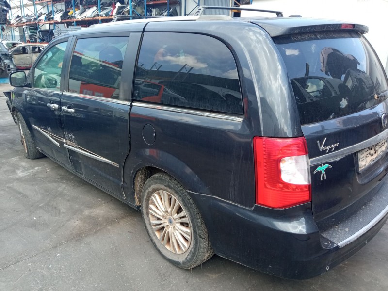 lancia voyager monospace (404_) del año 2013