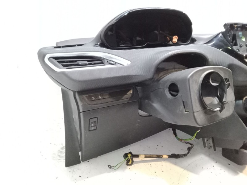 Recambio de salpicadero para peugeot 2008 i (cu_) 1.2 vti referencia OEM IAM   