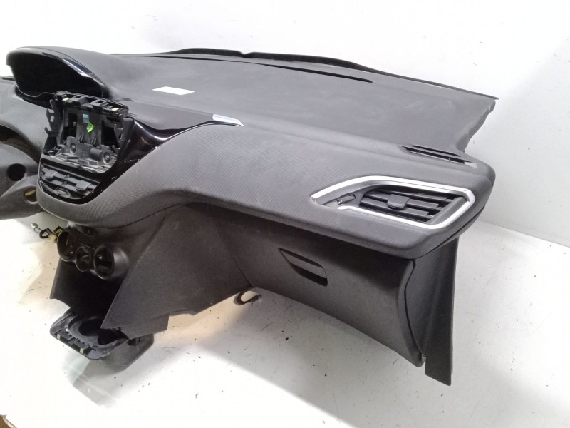 Recambio de salpicadero para peugeot 2008 i (cu_) 1.2 vti referencia OEM IAM   