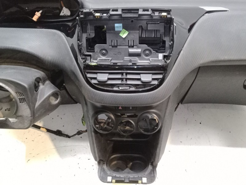 Recambio de salpicadero para peugeot 2008 i (cu_) 1.2 vti referencia OEM IAM   